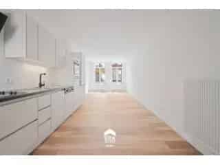 Duplex te Koop Maaseik - Instapklaar Appartement met Handelspand