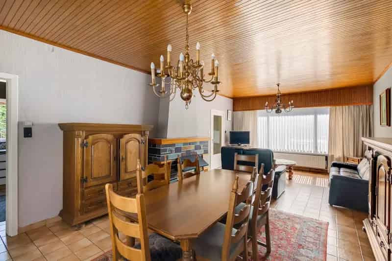 Te renoveren woning met 3 slaapkamers en garage in Geel