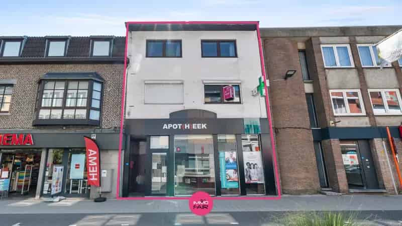 Handelspand met Duplexappartement te Lanaken