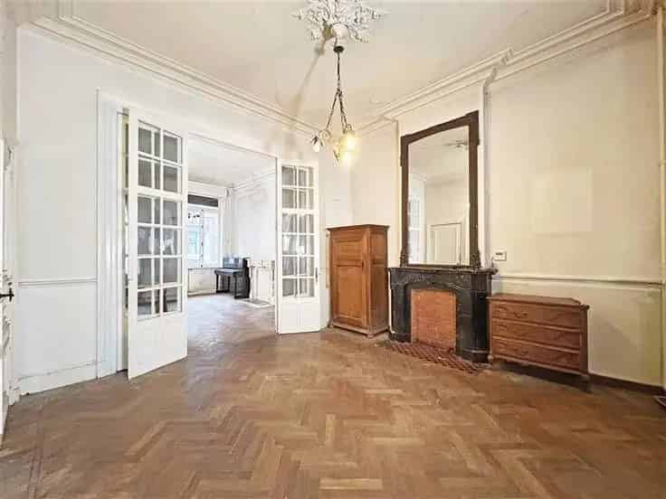 7 Slaapkamer Huis Te Koop in Luik - Grote Tuin - Renovatieproject