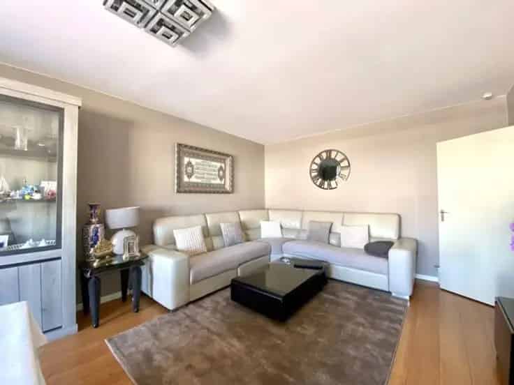 Appartement Te Koop 2 Slaapkamers Terras 82m²