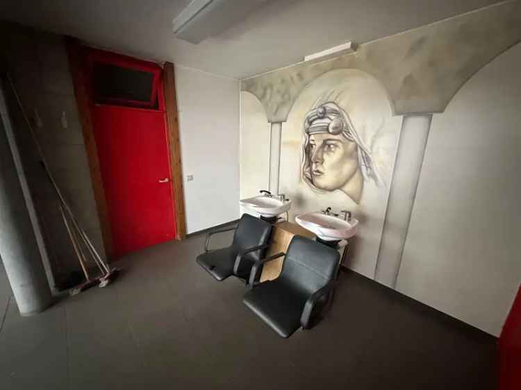 Handelshuis 2 slaapkamers centraal gelegen