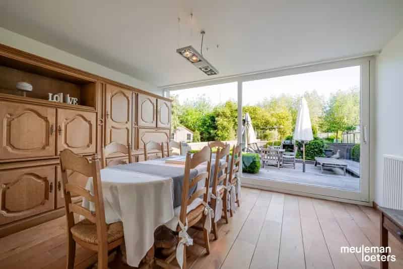 Te renoveren bungalow: fantastische ligging