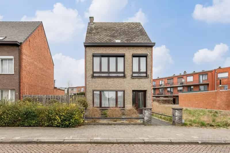 Gesloten Bebouwing 219m² met Bouwgrond 231m²