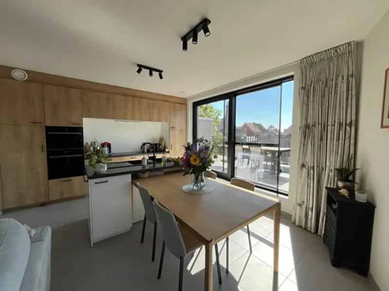 Appartement te huur 90m²  2 slaapkamers  E22