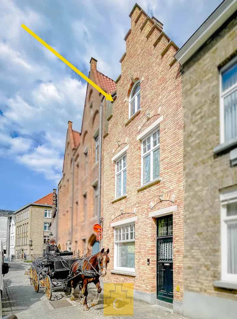 Huis te huur Brugge: Gerenoveerde Trapgevelwoning met Zonnepanelen