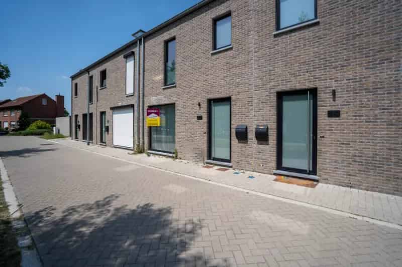 Moderne 3 Slaapkamers Huis te Koop