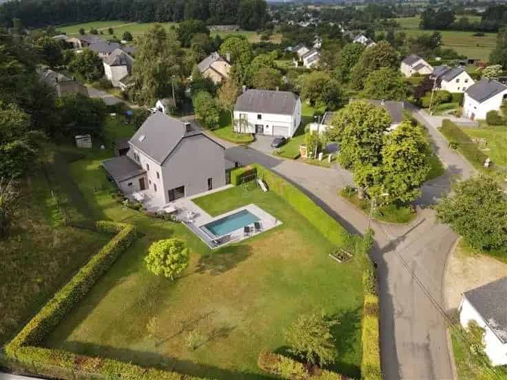 Huis Te Koop Lottert: Villa met Zwembad en 2 Garages