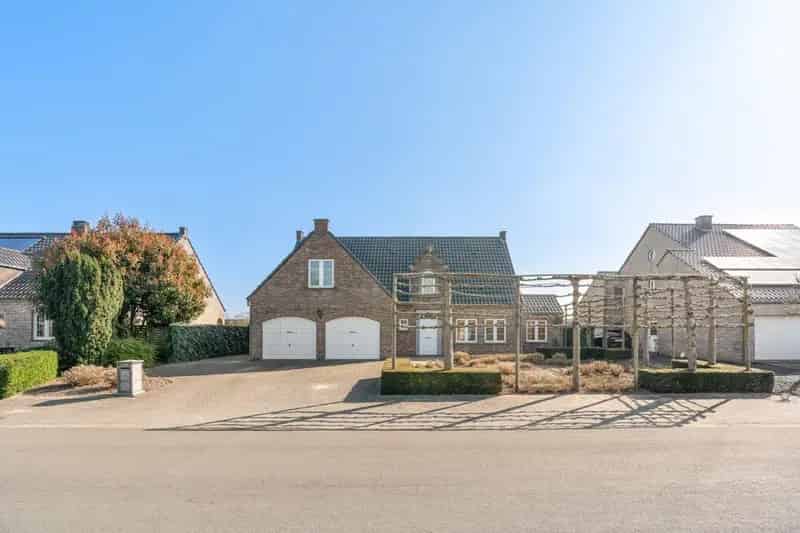 Zeer Degelijk Landhuis Nabij Opglabbeek