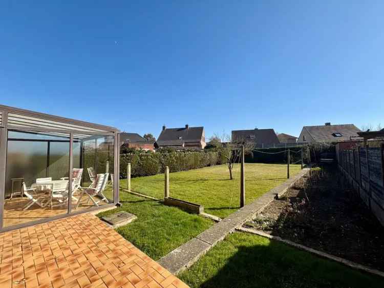 Ruime Halfopen Woning met Zonnige Tuin 555m²