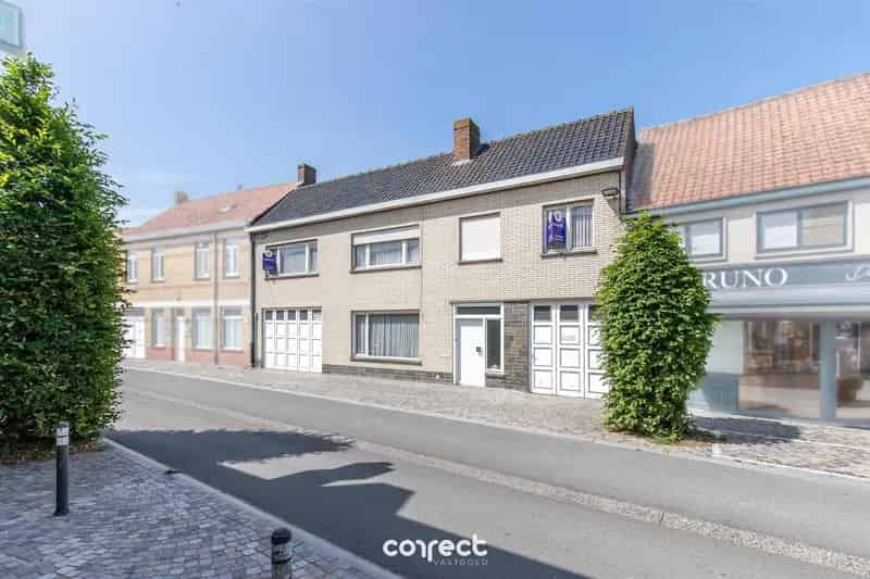 Appartementsgebouw renovatie of nieuwbouw met garages