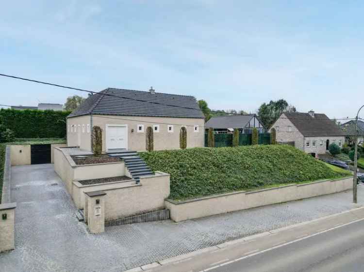 Statige villa met drie slaapkamers, poolhouse en jacuzzi