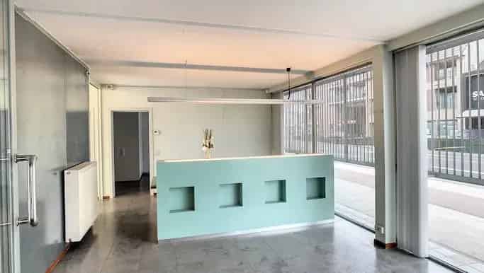 Kantoor met woning te koop Roeselare