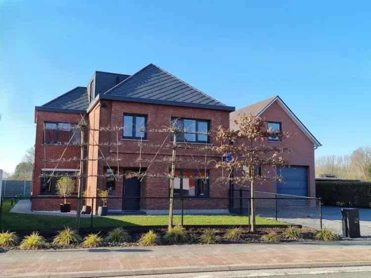Huis te huur 5 slaapkamers magazijn 140m²