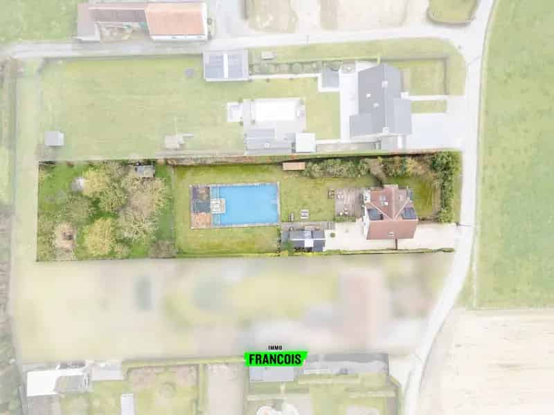 Ruime Villa met Zwembad en 4 Slaapkamers te Roeselare