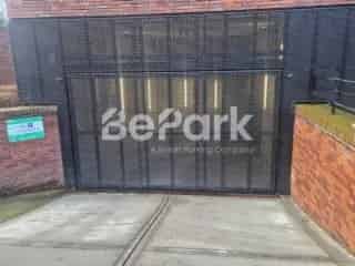 Parking te Huur Vorst - 247 Toegang Nabij Station Uccle Stalle