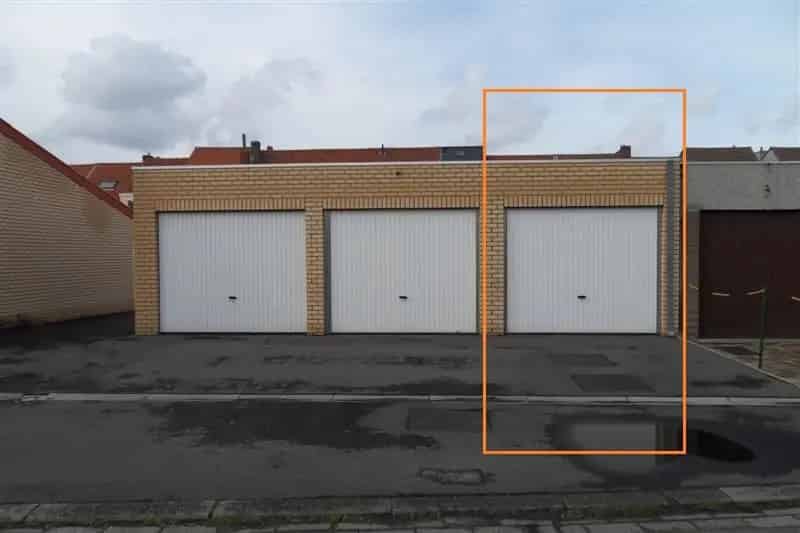 Garagebox te Huur met Oprit Nabij Astridlaan