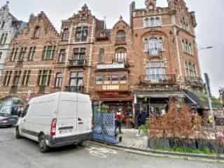 Huis Gemengd Gebruik Anderlecht - Horecazaak en Appartementen