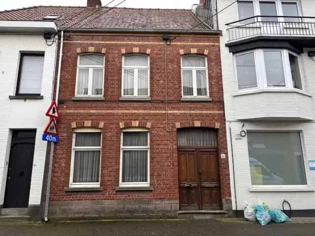 Te renoveren burgerwoning 4 slaapkamers tuin 194m²