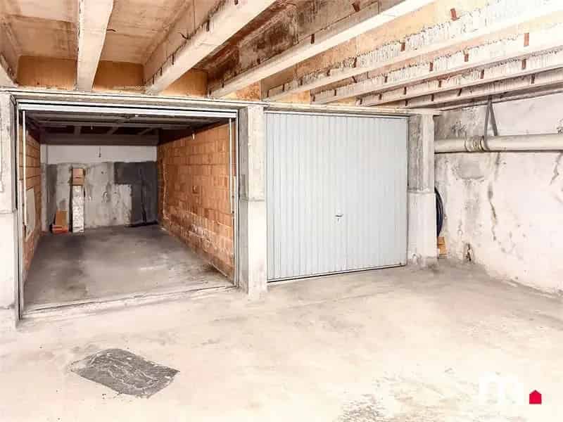 Garage te Koop Kortrijk - Ideale Opslag of Parkeergelegenheid