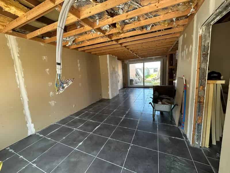 Huis te koop Eernegem: 2 slaapkamers te renoveren