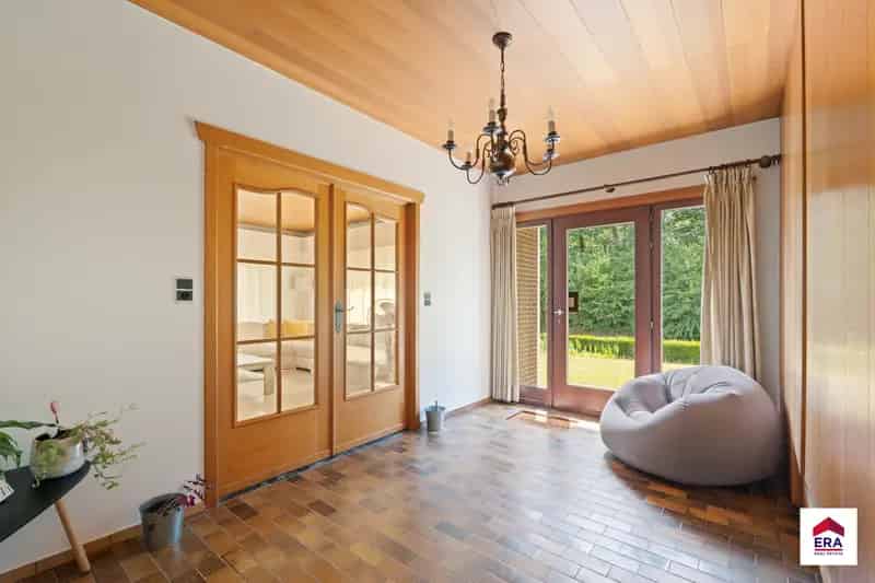 Te moderniseren 4 Slaapkamer Villa in Rustige Buurt