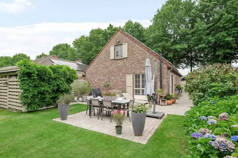 OB op 604m2 4 slaapkamers tuin carport gerenoveerd