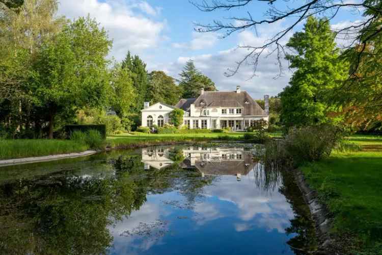 Te koop villa met luxe voorzieningen in Brasschaat