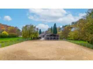 Paardencomplex Hamois 28 Stallen Pistes Zwembad