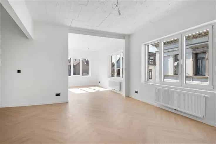 Gerenoveerd 2-slaapkamer appartement Toplocatie