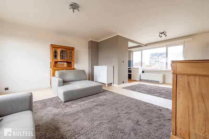 Te Koop: Ruim Dakappartement 2 slaapkamers, Terras en Garage