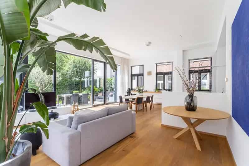 Te Koop: Ruime Loft met Stadstuin in Antwerpse Theaterbuurt