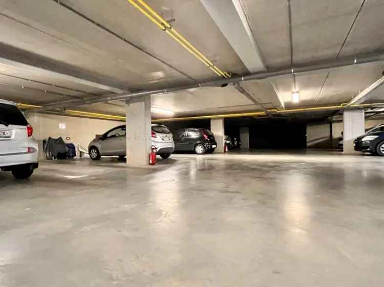 Te koop parkeerplaats in het centrum van Hasselt met 4 ondergrondse autostaanplaatsen