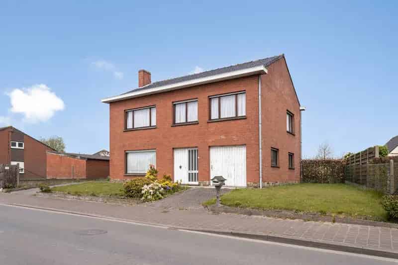 Huis te koop Handzame: Renovatieproject met 4 slaapkamers en 2 garages