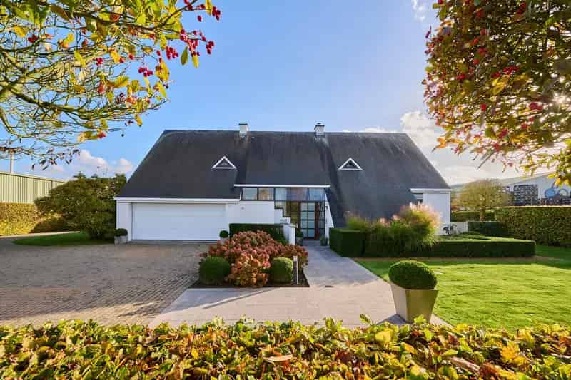 Mooie Villa met Nieuwe Industriehal