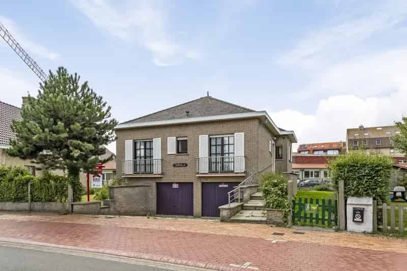 Huis te koop Wenduine: Ruime woning met dubbele garage