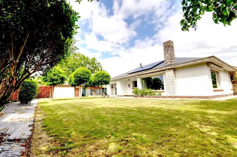 Rustige Villa te Huur met Grote Tuin en Privacy