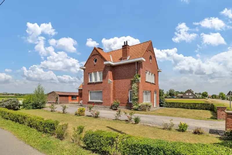 Rustig gelegen renovatieproject met verzicht