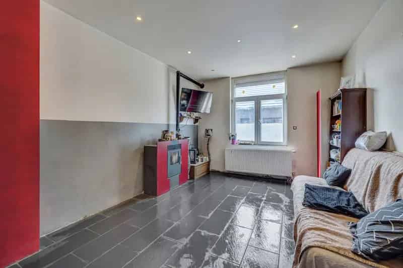Te renoveren woning te koop in Lebbeke met garage