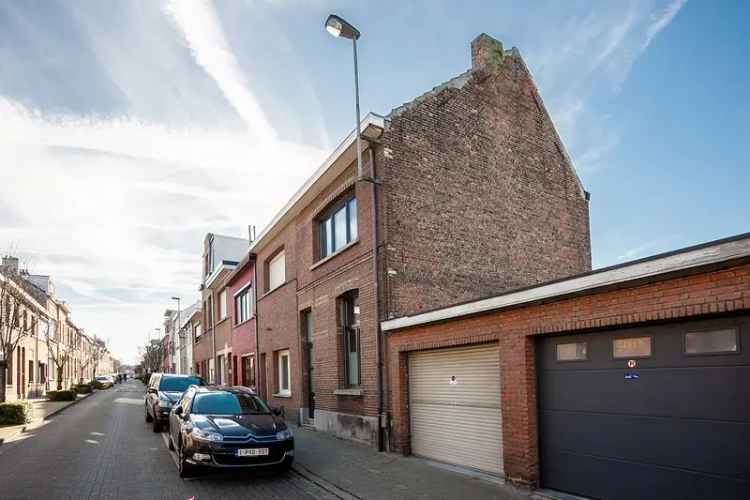 Huis te huur Hoboken: Gezellige starterswoning met koer