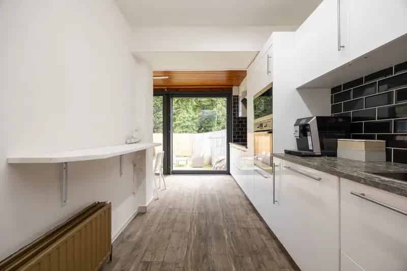 Appartement te huur gerenoveerd 97m2 2 slaapkamers grote garage