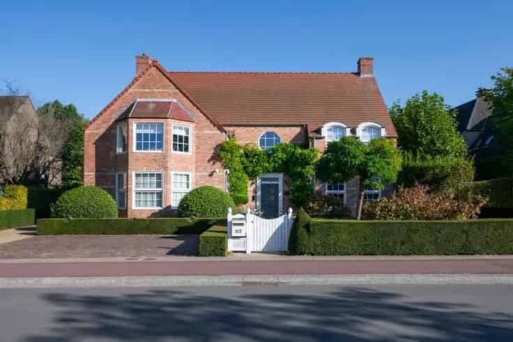 Luxe Villa Te Koop met Zwembad en Praktijkruimte