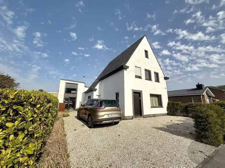 Huis Te Koop Damme: Ruime Woning Met Loods En Werkplaats