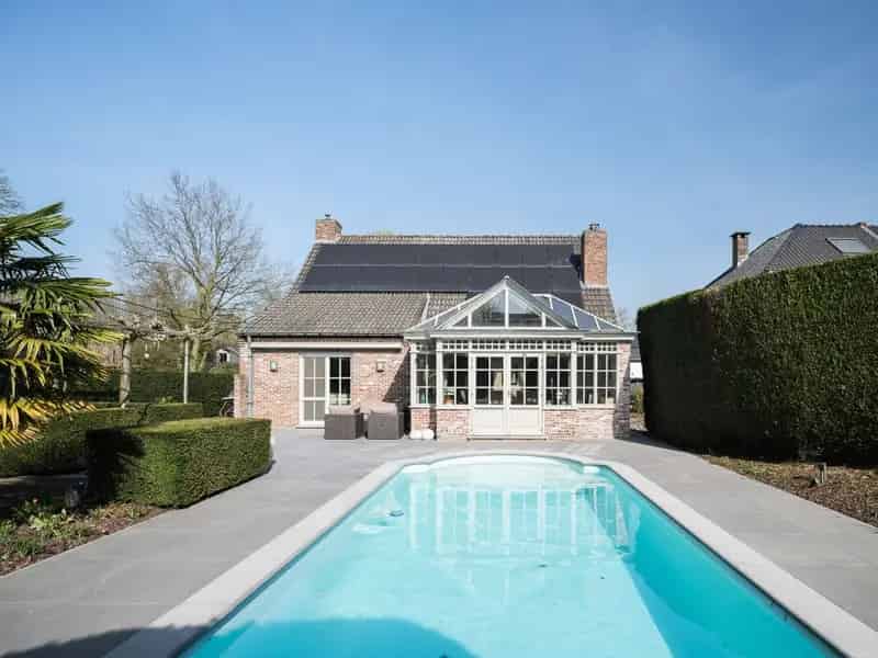 Instapklare woning met zwembad 3 slaapkamers Rustige ligging
