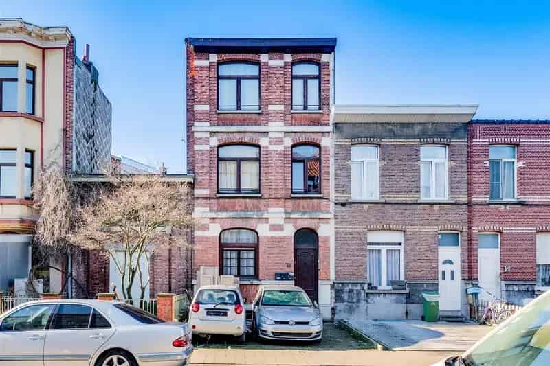 Te renoveren woning nabij Sportpaleis