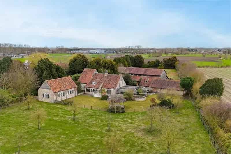 Villa te koop Oudenburg 4 slaapkamers zwembad grote loods