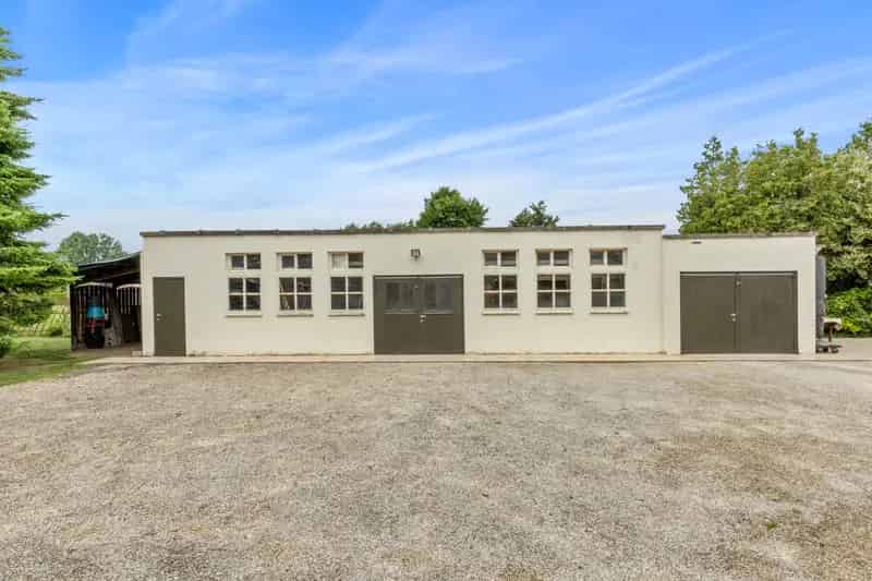 Huis te Koop Schellebelle: Ruime Woning met Tuin