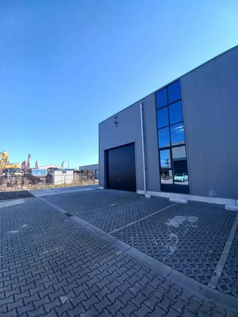 Garage te huur 220m2 binnen 200m2 buiten