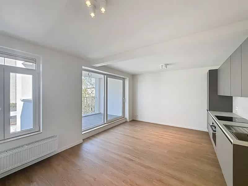 Gerenoveerd Studio Appartement te Huur Berchem