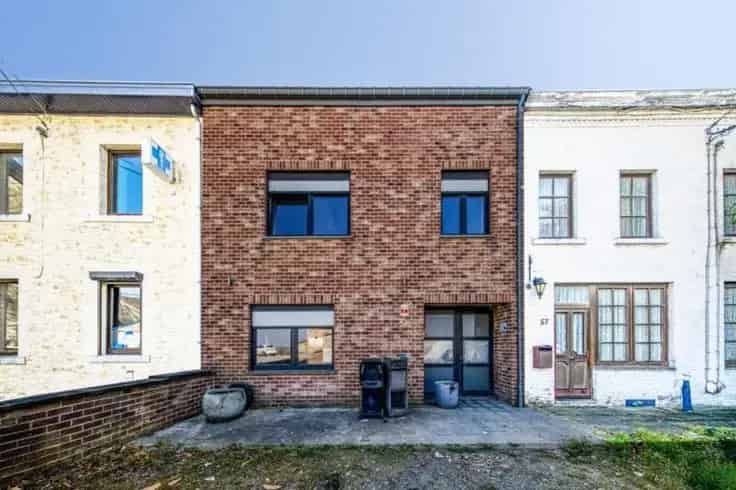 Te renoveren 4-slaapkamer Rijhuis Nabij Voorzieningen